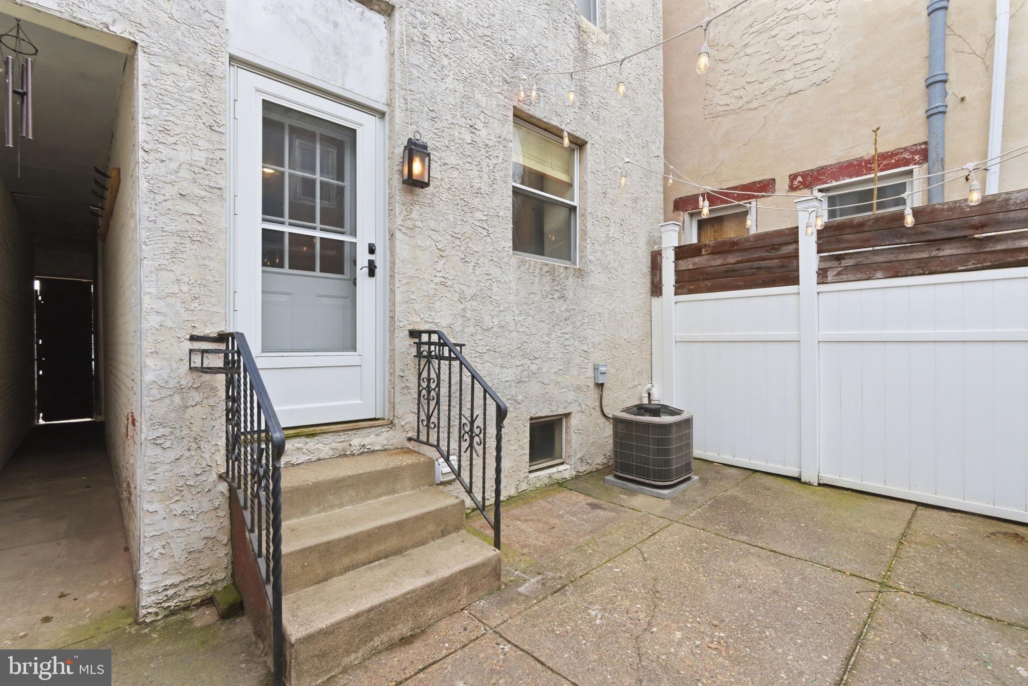 2623 E HAGERT STREET