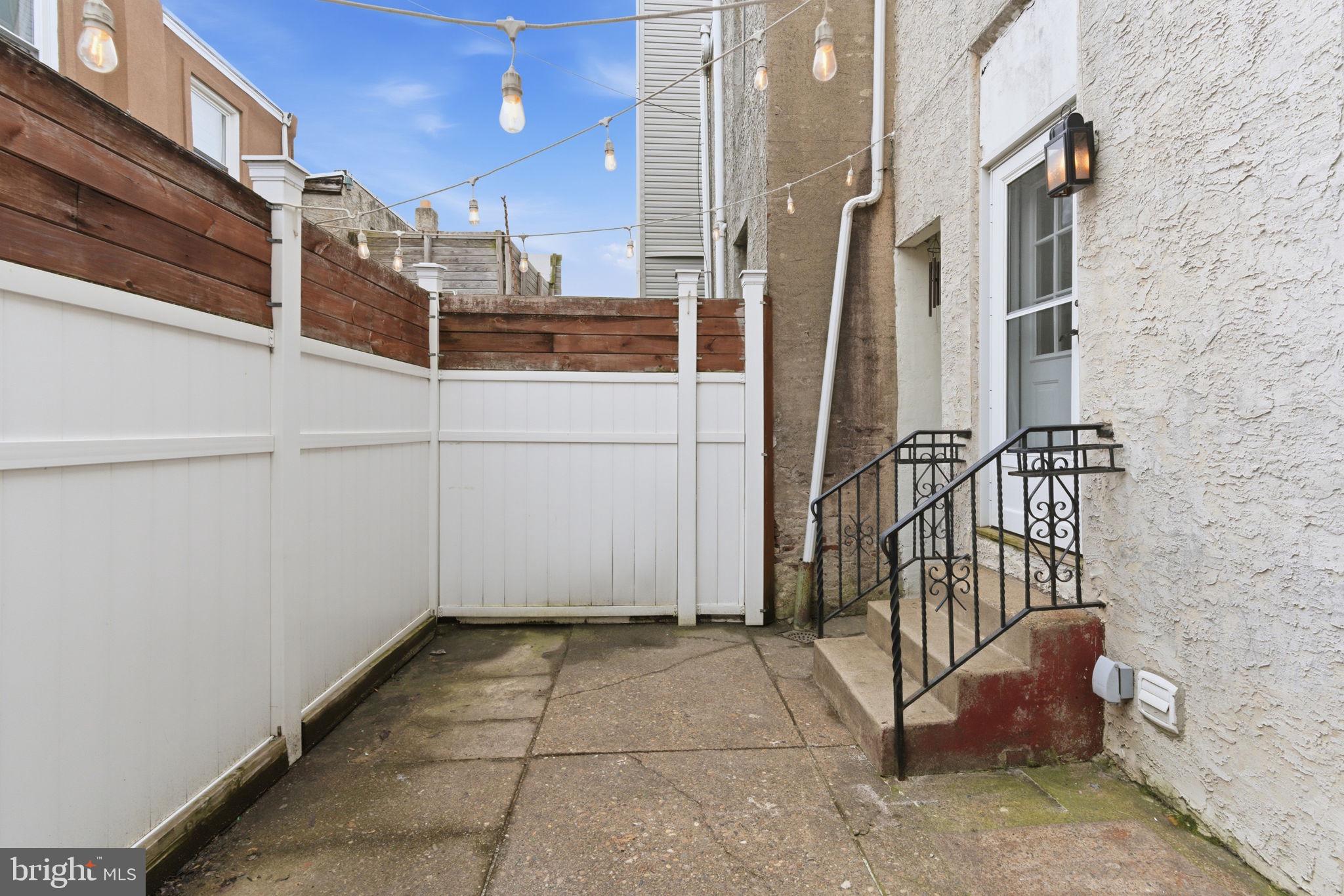 2623 E HAGERT STREET