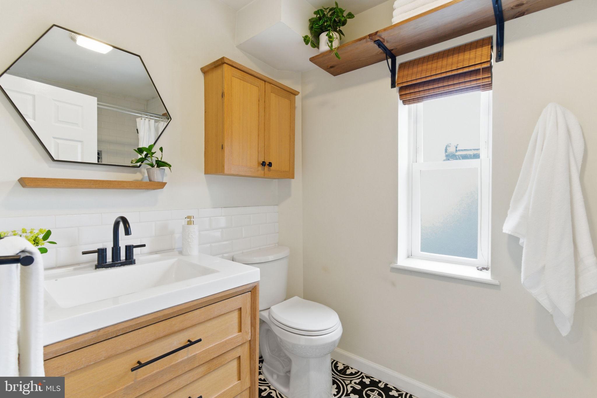 2623 E HAGERT STREET