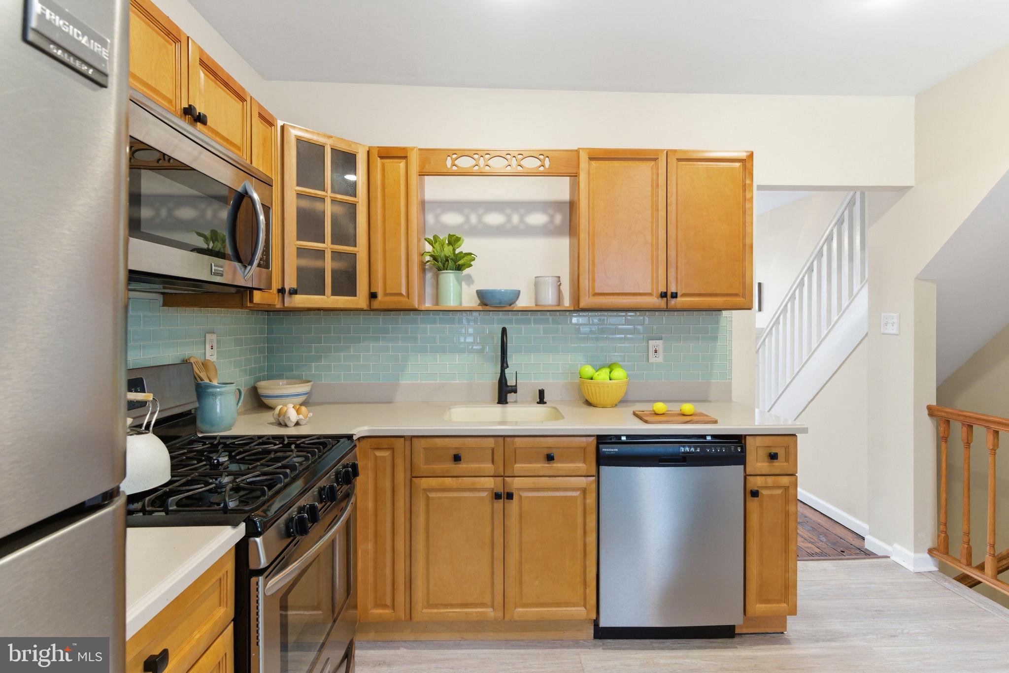 2623 E HAGERT STREET