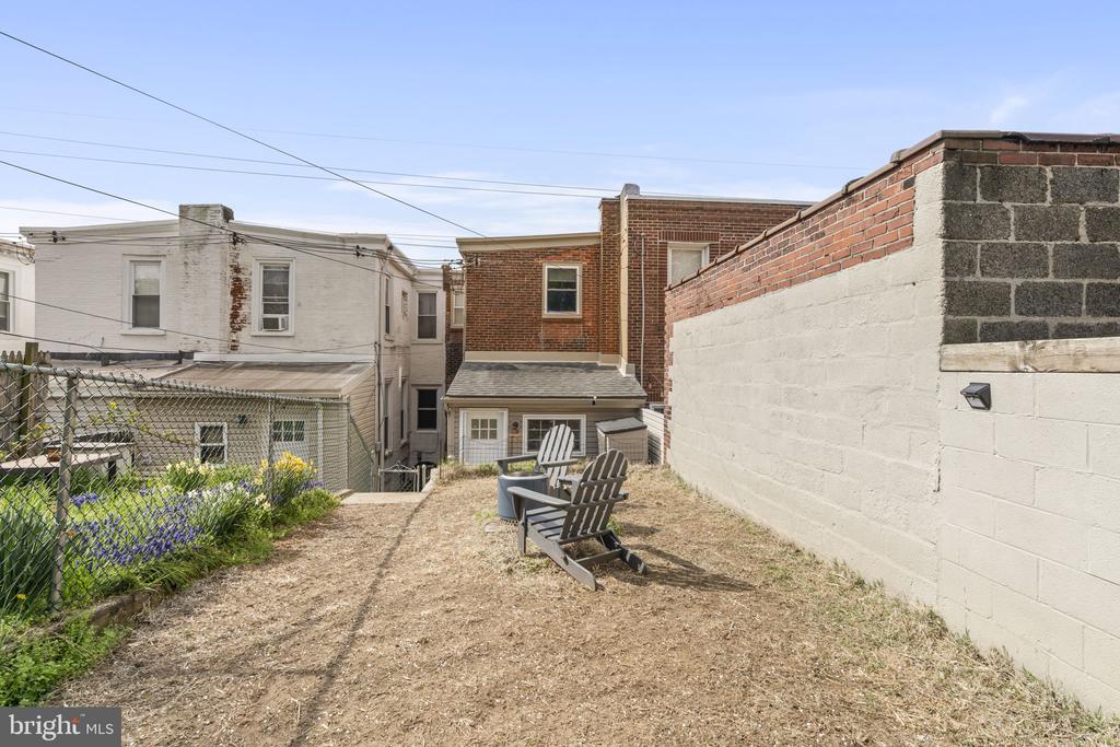 3465 CRESSON STREET
