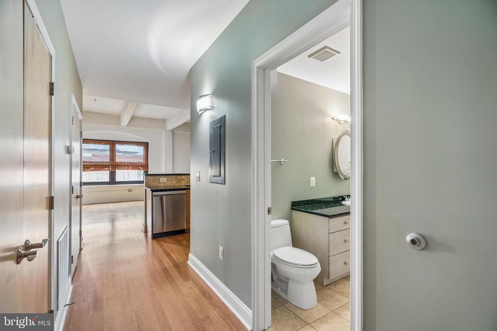 1100 S BROAD STREET Unit: 404C