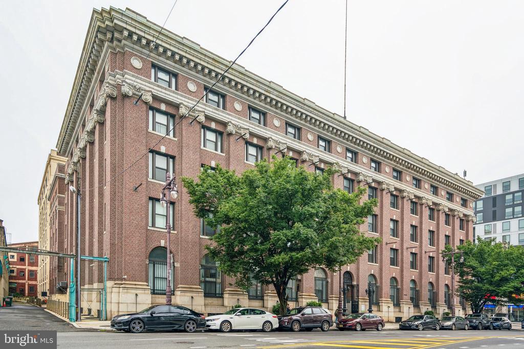 1100 S BROAD STREET Unit: 404C