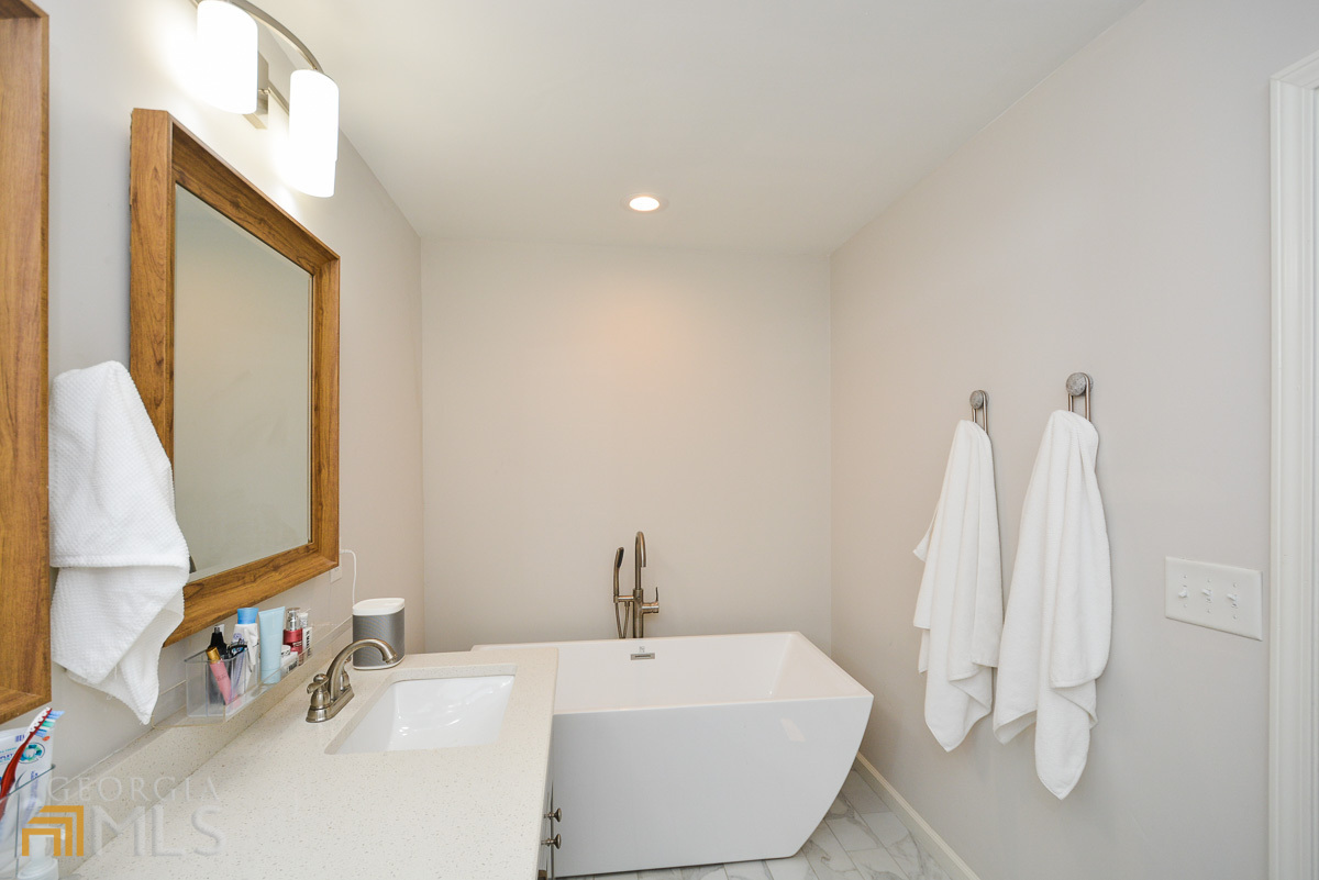 1491 Wood Thrush Way