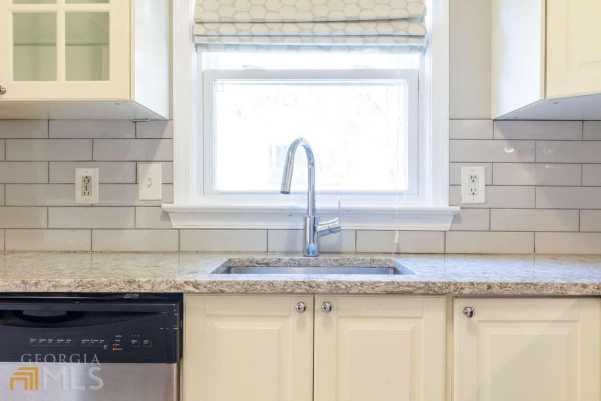 794 Maynard Terrace SE