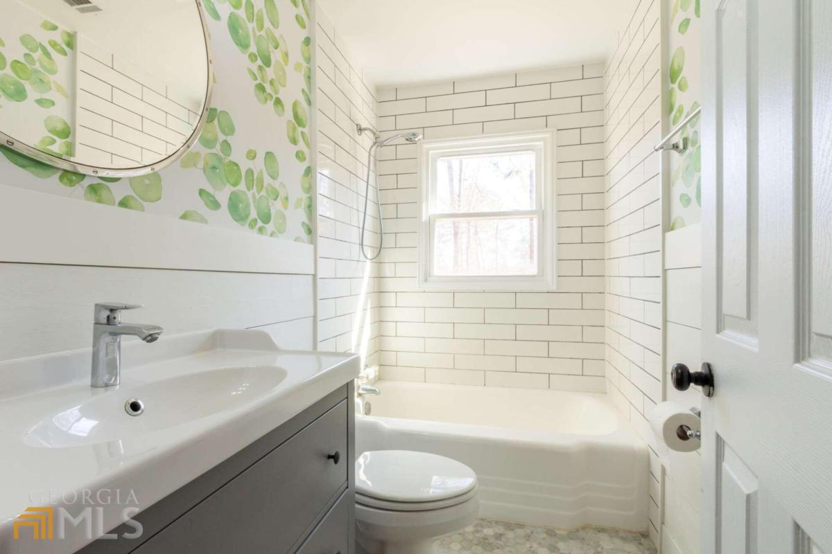 794 Maynard Terrace SE