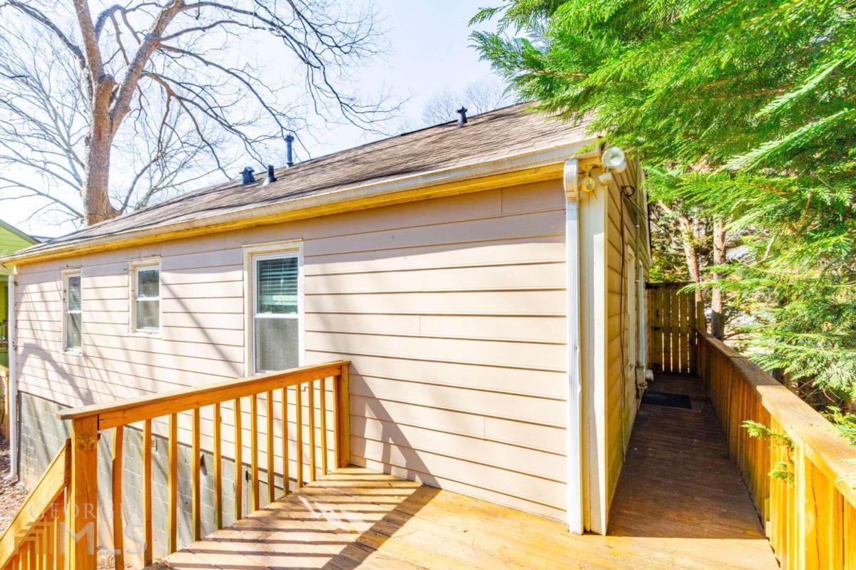 794 Maynard Terrace SE