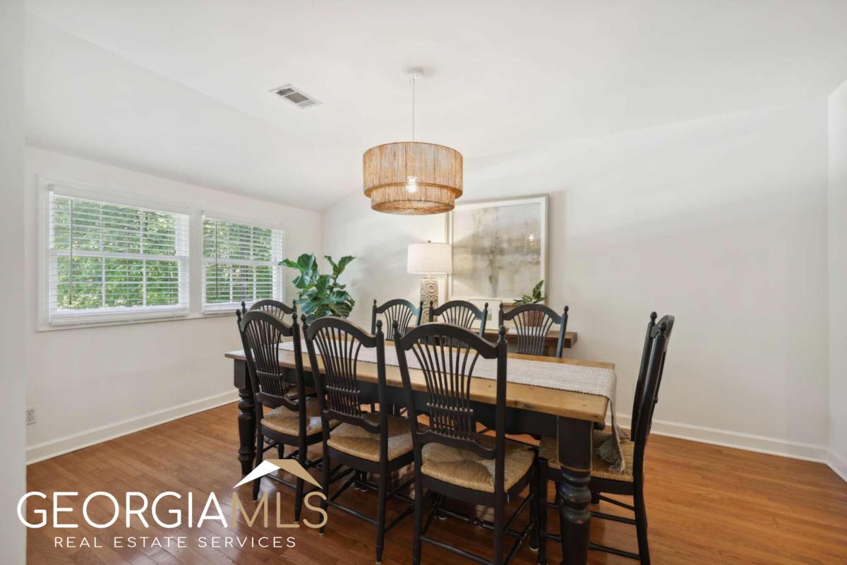 2805 Georgian Drive E