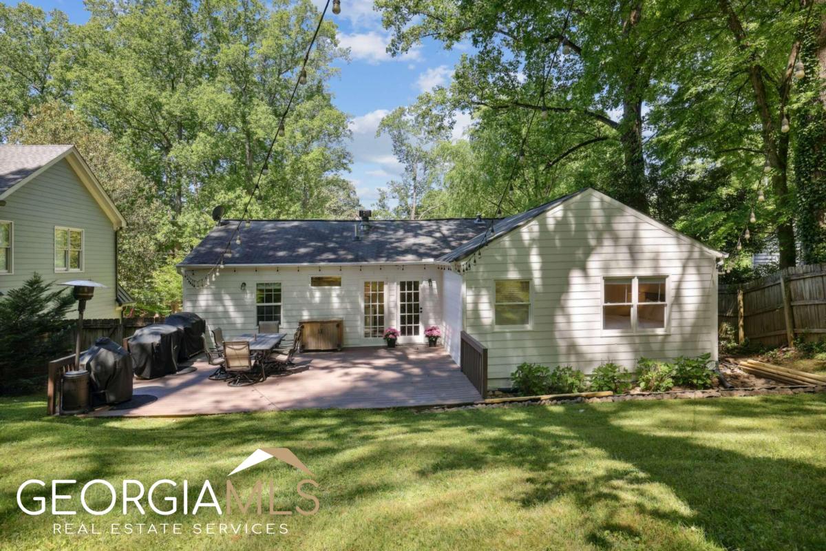 2805 Georgian Drive E