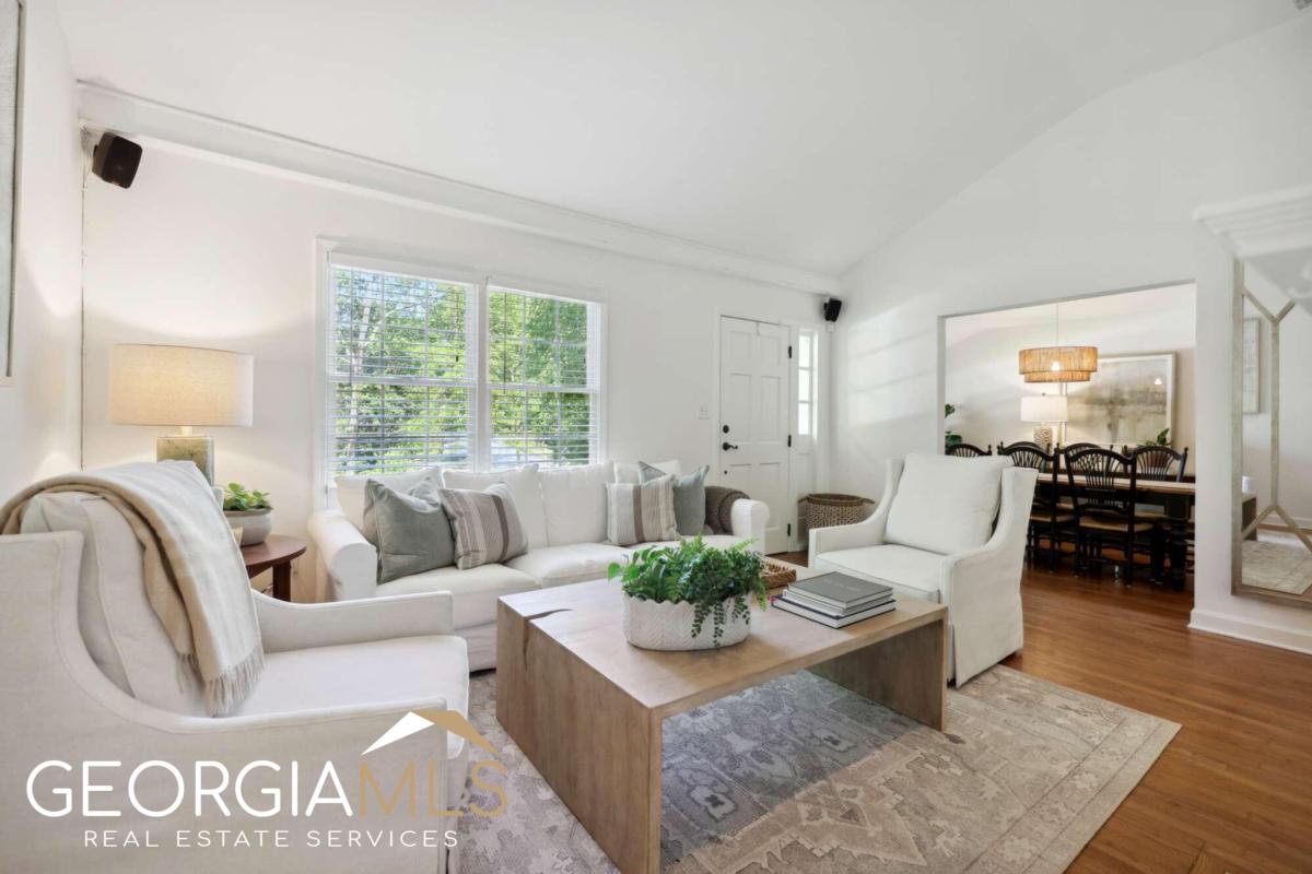 2805 Georgian Drive E