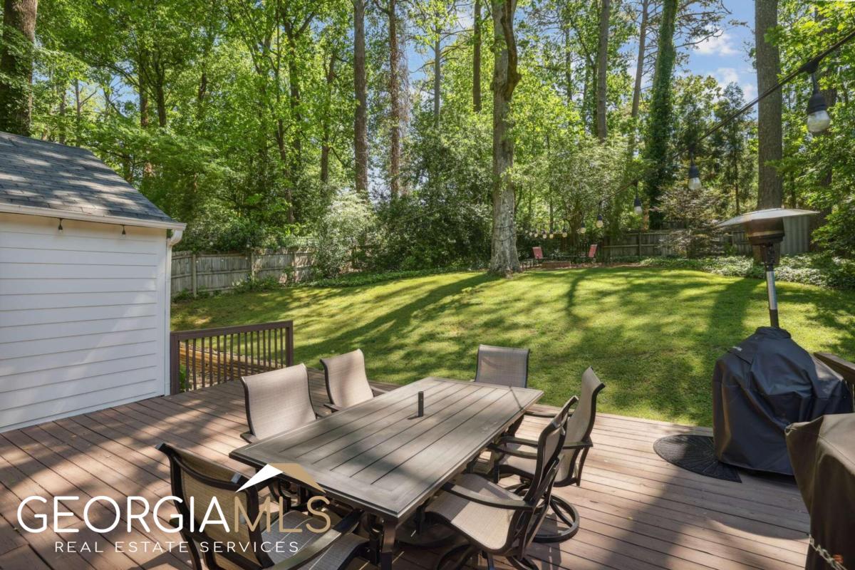 2805 Georgian Drive E