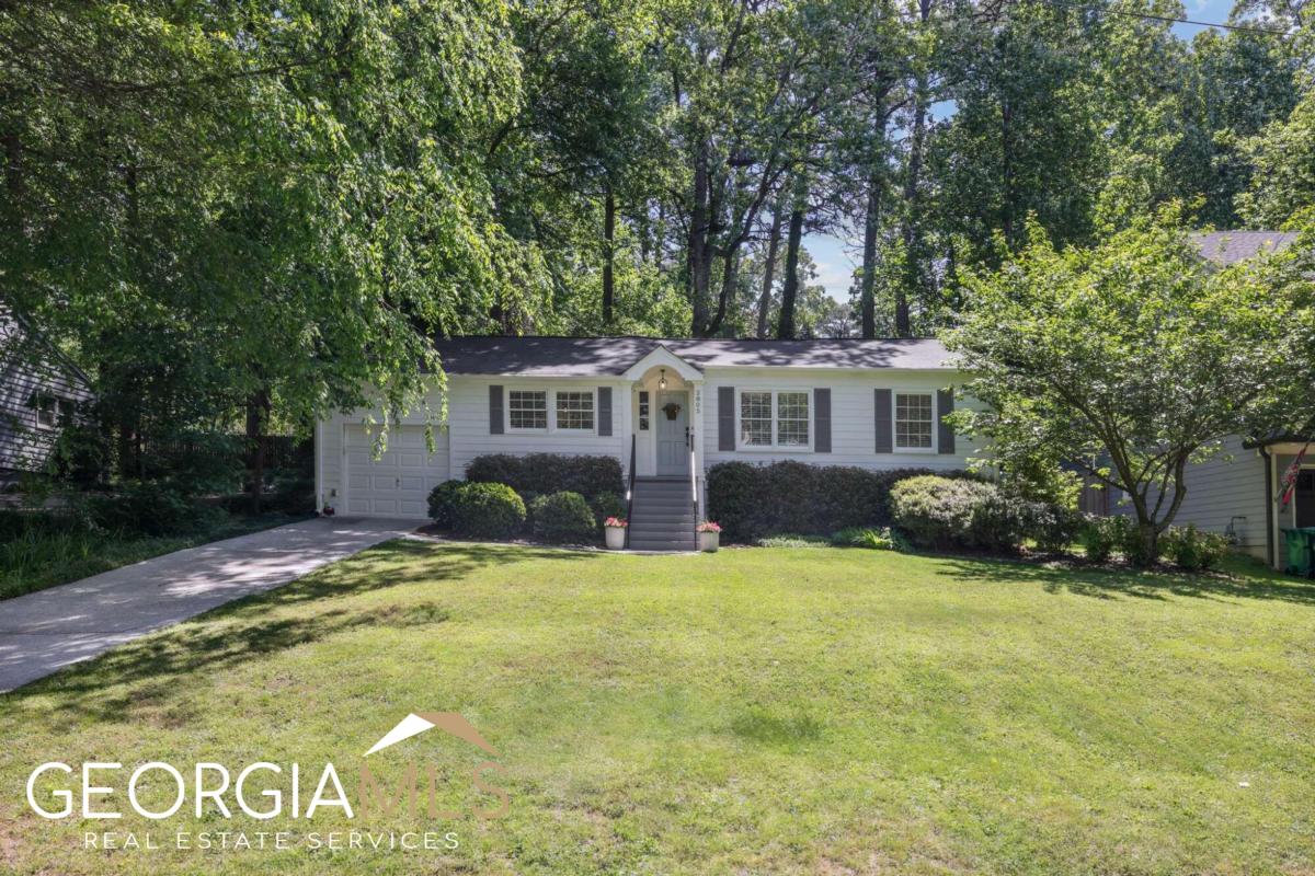 2805 Georgian Drive E