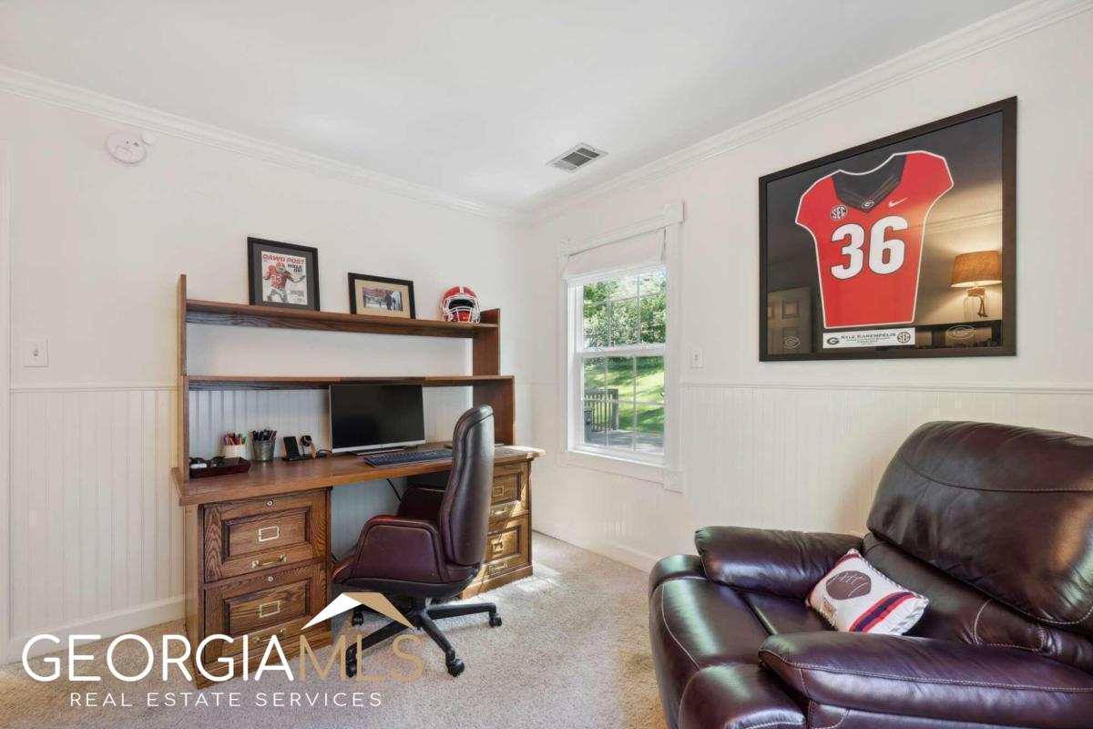 2805 Georgian Drive E