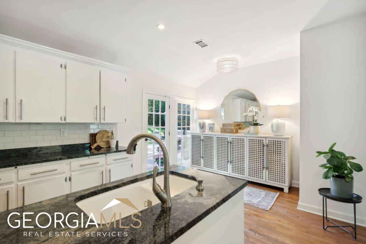 2805 Georgian Drive E