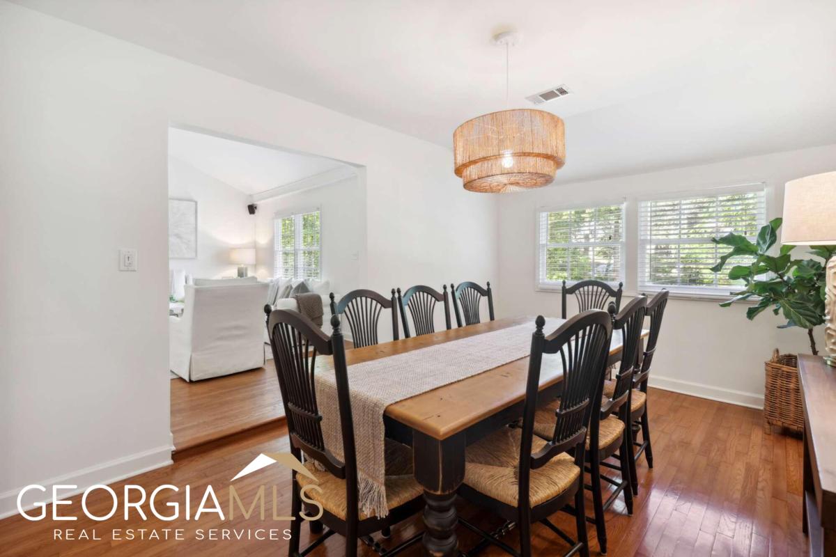 2805 Georgian Drive E