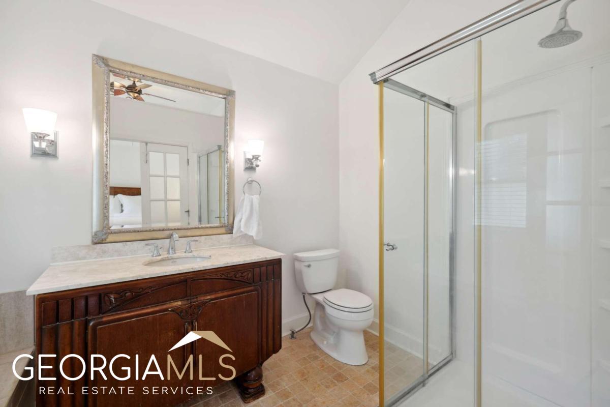 2805 Georgian Drive E