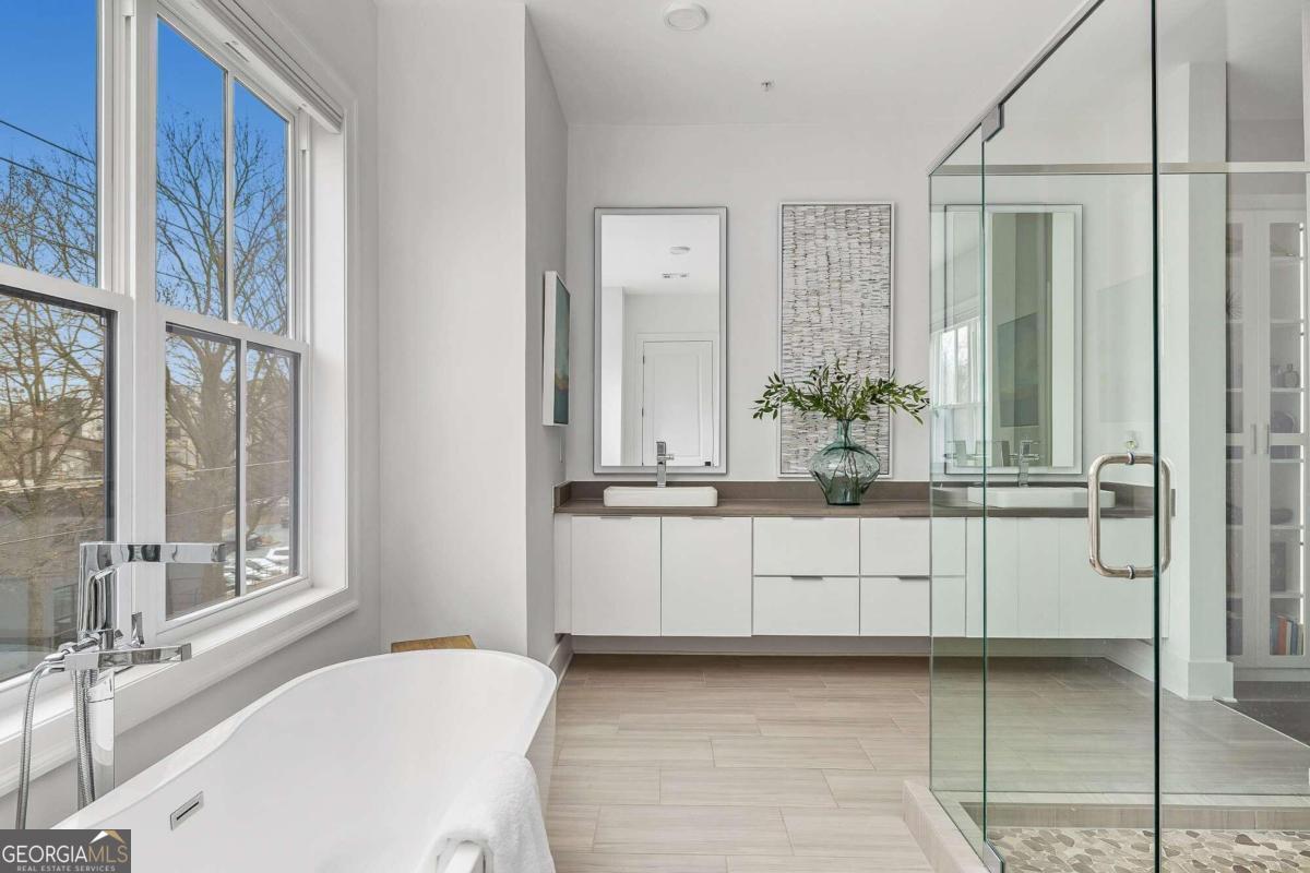 574 Boulevard Place NE # 13