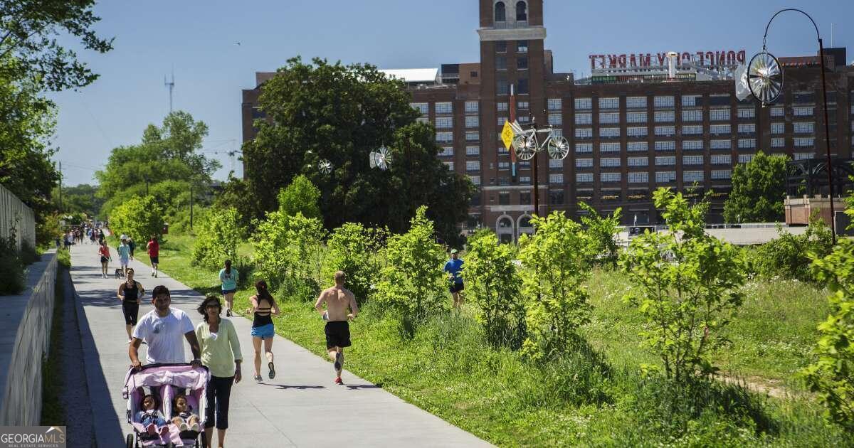 574 Boulevard Place NE # 13