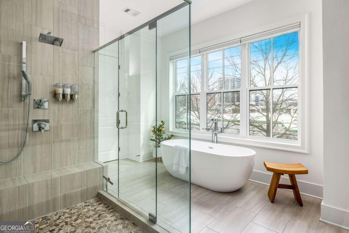 574 Boulevard Place NE # 13