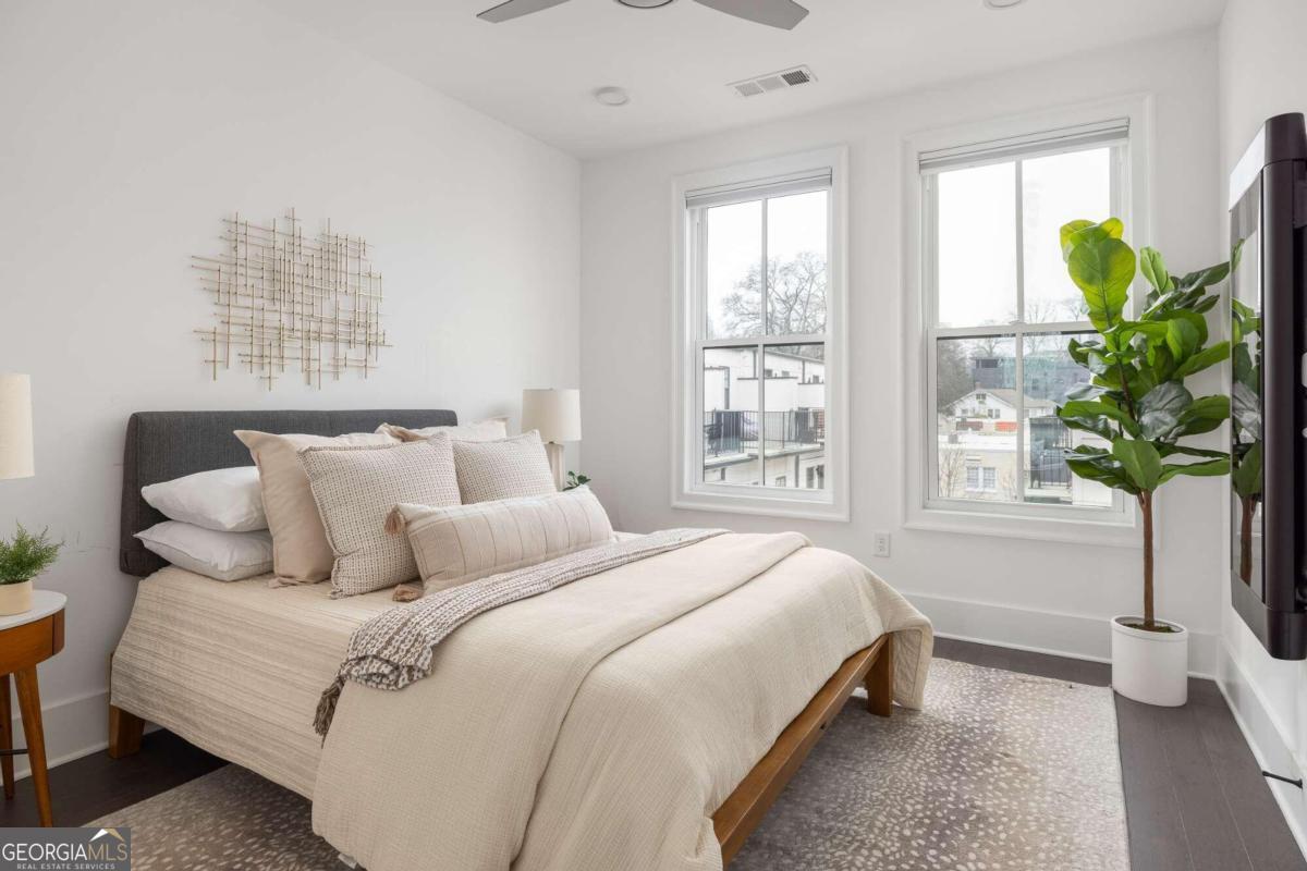 574 Boulevard Place NE # 13