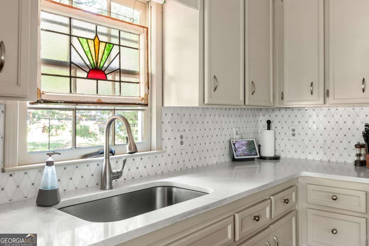 205 Pauline Drive NW