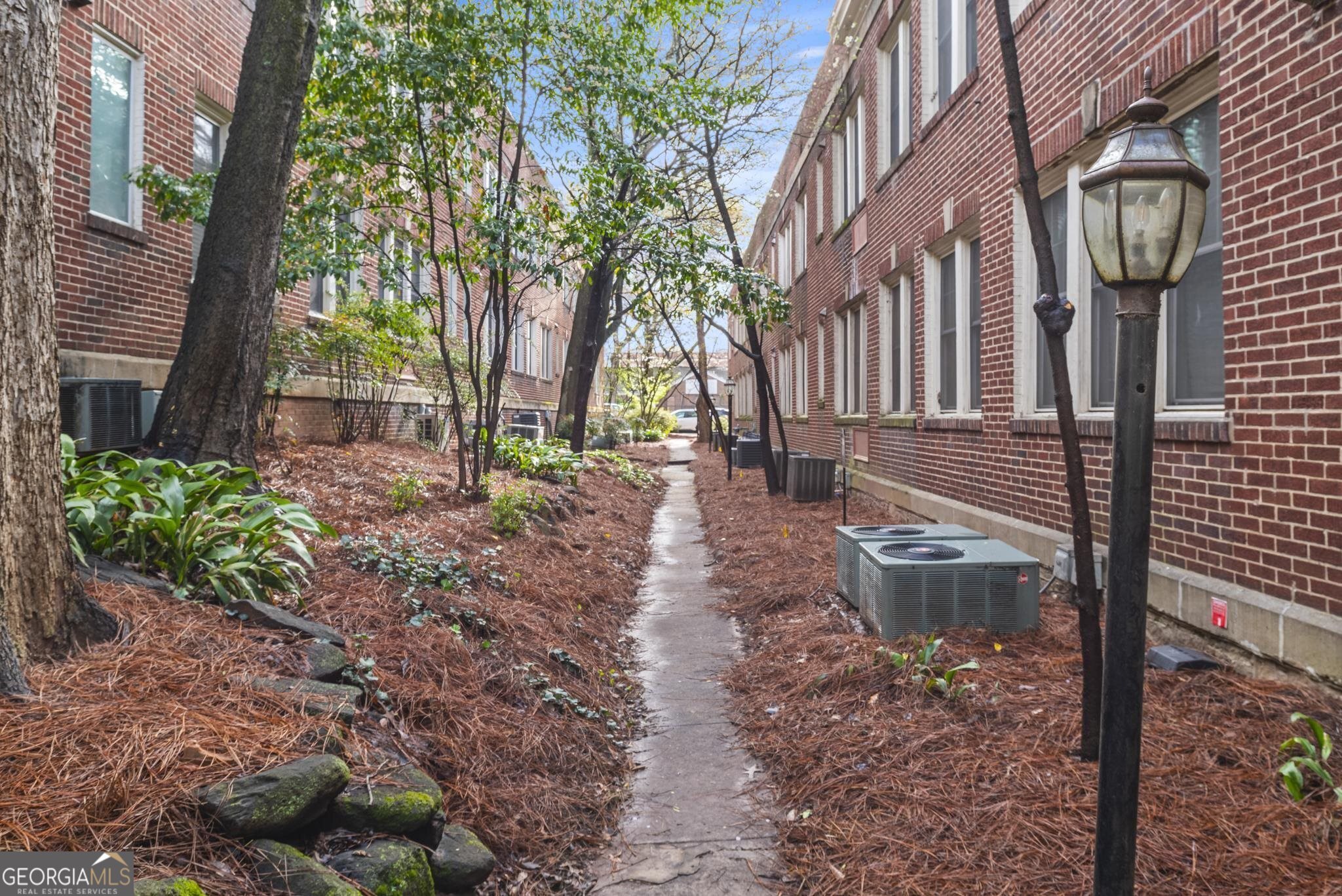 733 Frederica Street # 16