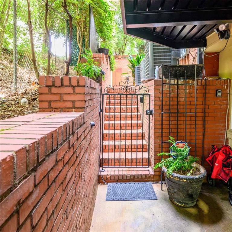 2840 Peachtree Road NW Unit 202