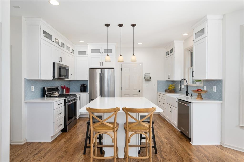 6000 Hampton Bluff Way