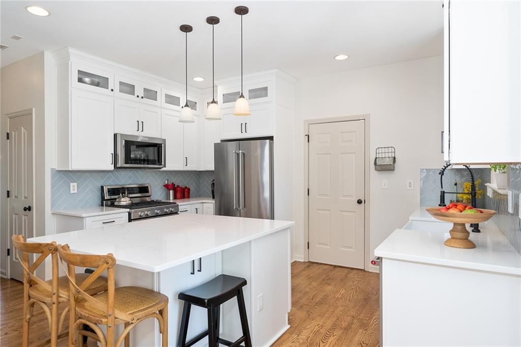 6000 Hampton Bluff Way