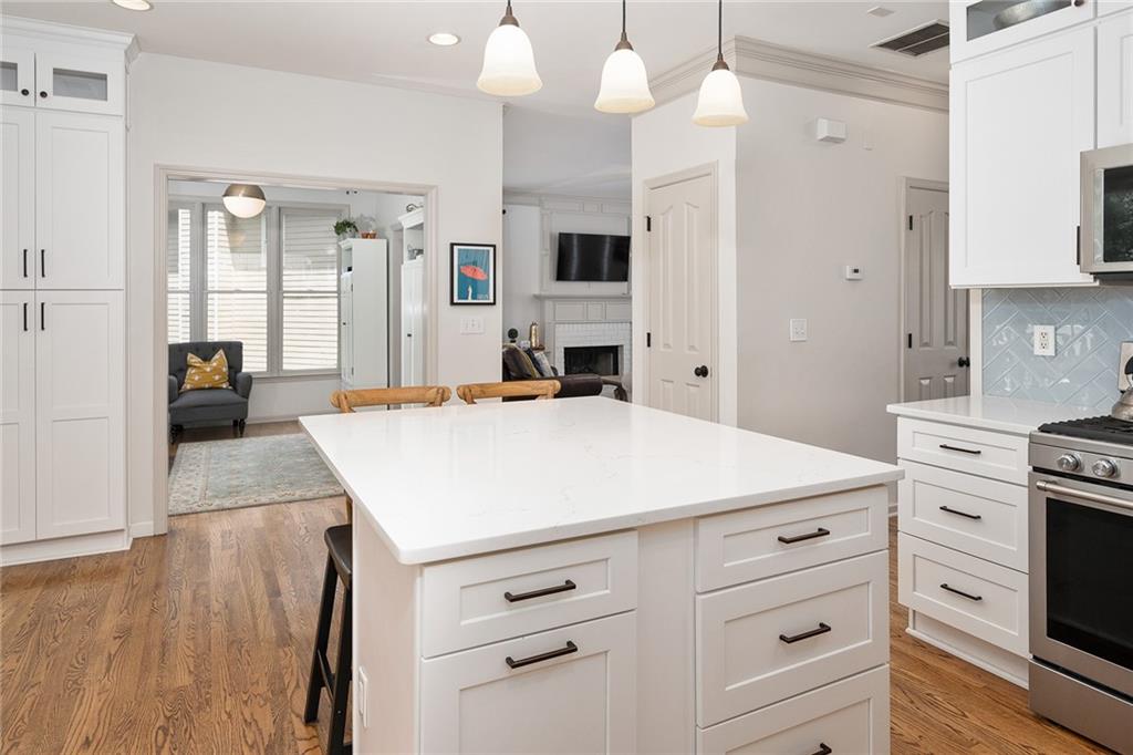 6000 Hampton Bluff Way