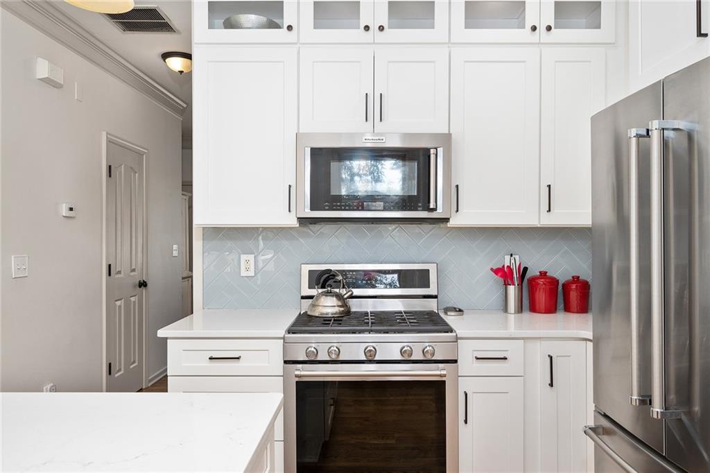 6000 Hampton Bluff Way