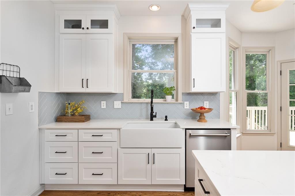 6000 Hampton Bluff Way