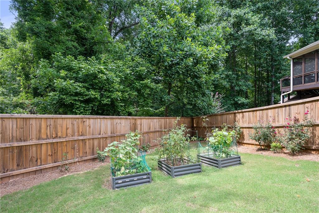 6000 Hampton Bluff Way