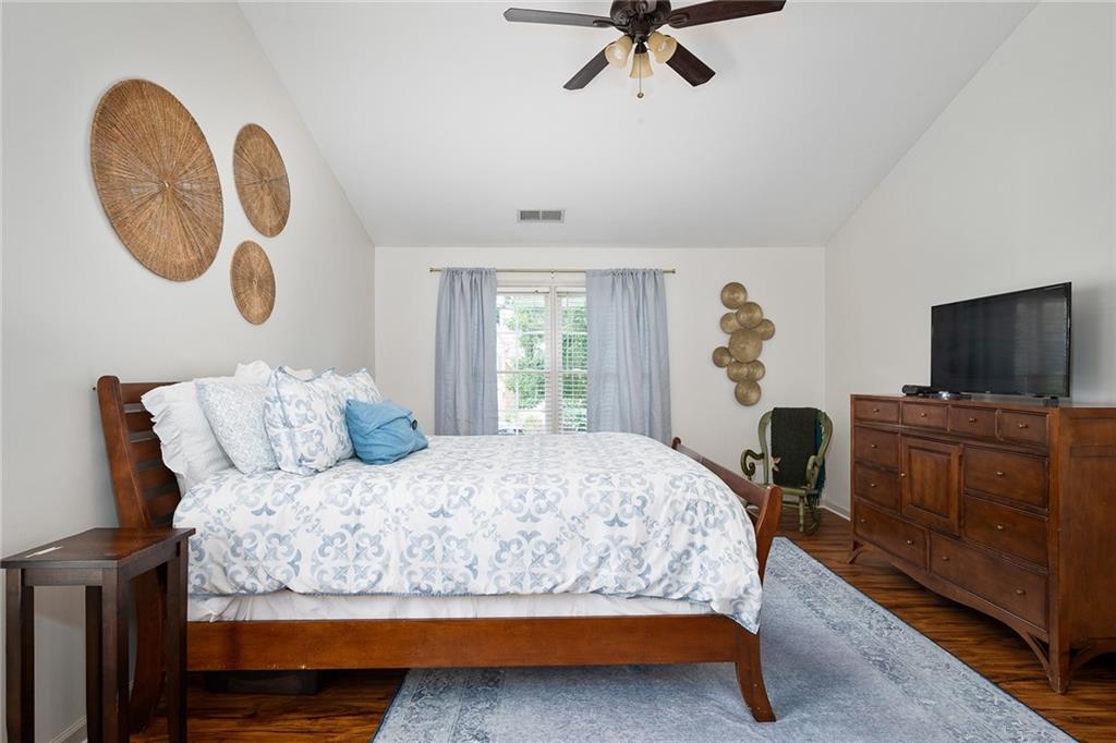 6000 Hampton Bluff Way