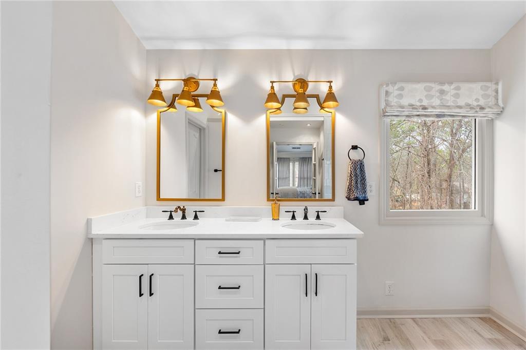 6000 Hampton Bluff Way