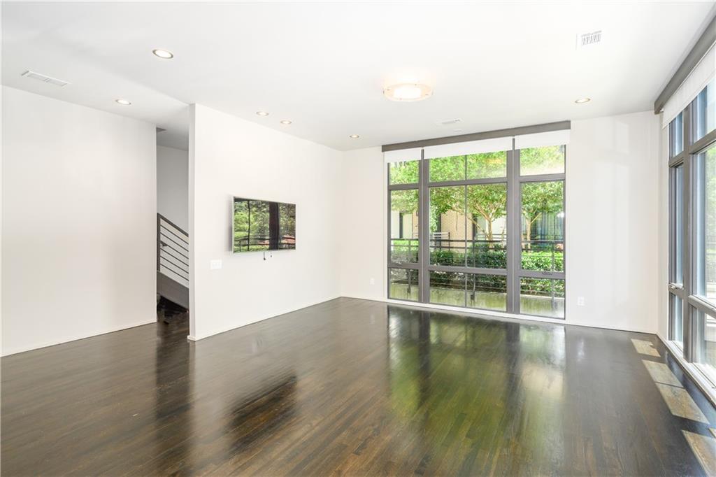 721 Longleaf Drive NE Unit 6