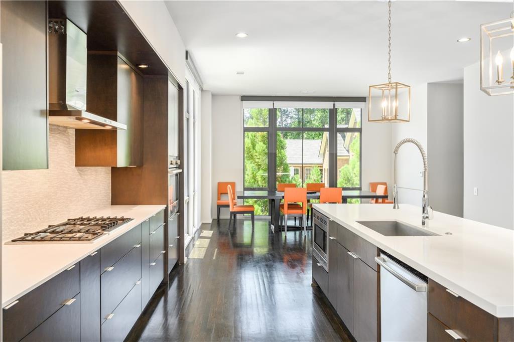 721 Longleaf Drive NE Unit 6