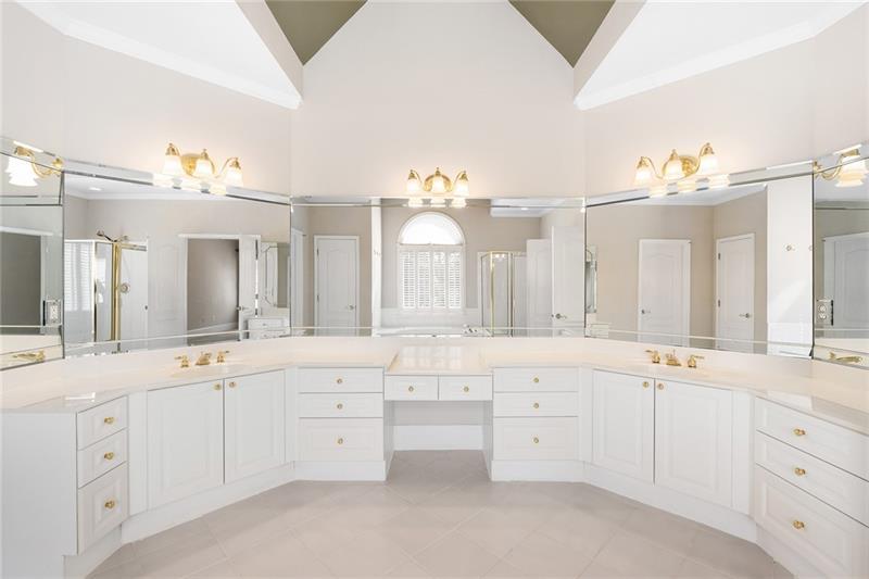 2782 Rangewood Drive NE