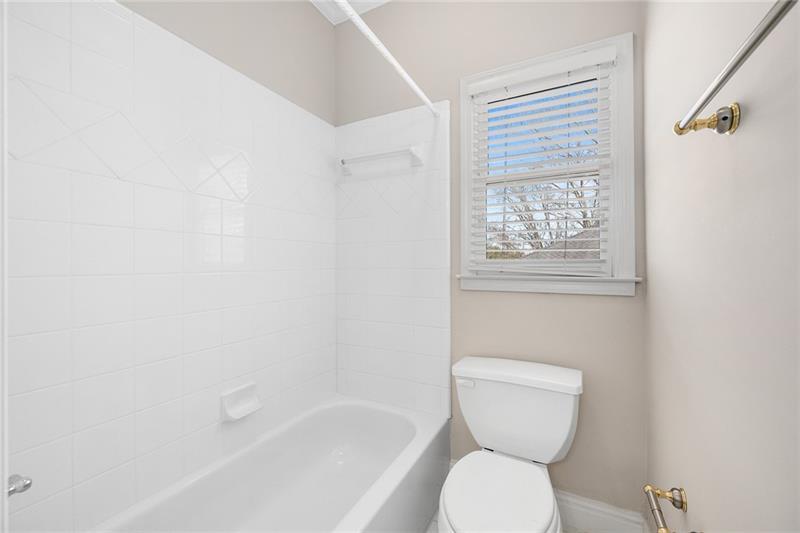 2782 Rangewood Drive NE