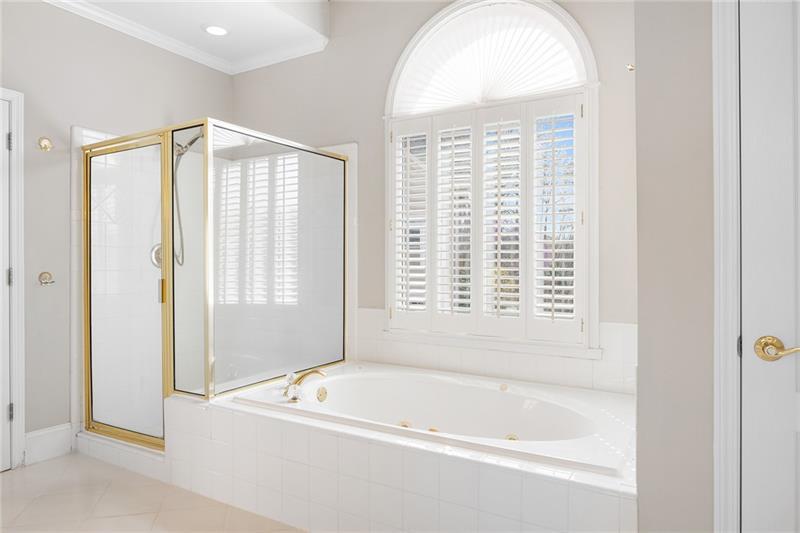 2782 Rangewood Drive NE