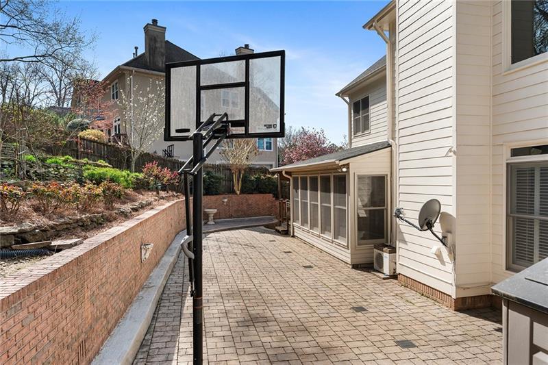 2782 Rangewood Drive NE