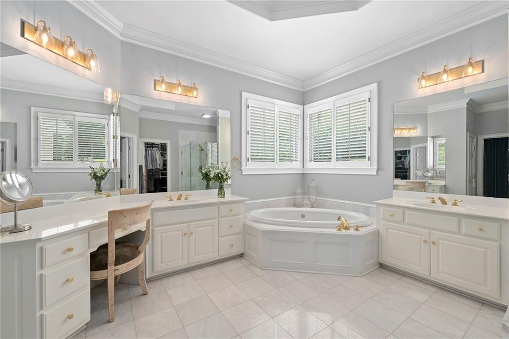 12 Rose Court NE