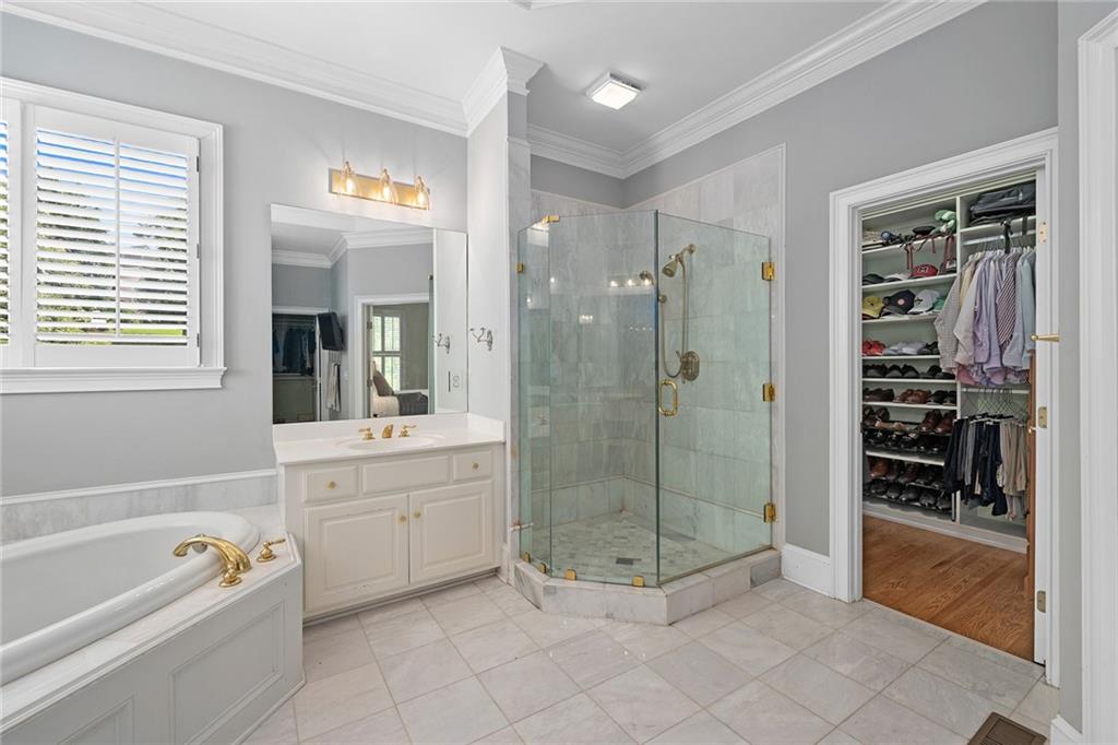 12 Rose Court NE