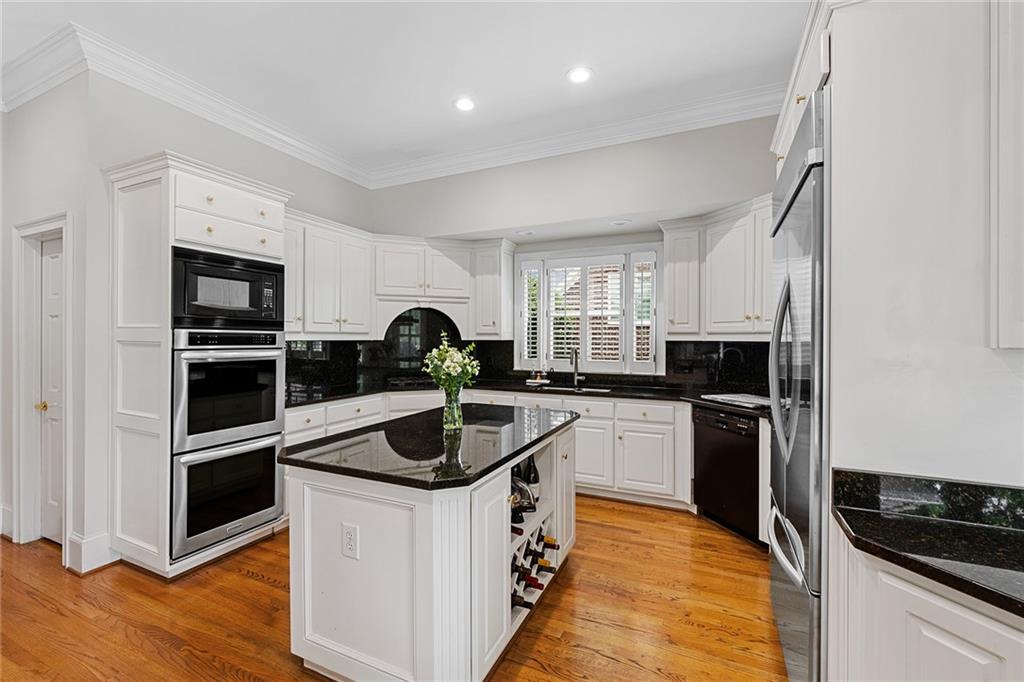 12 Rose Court NE