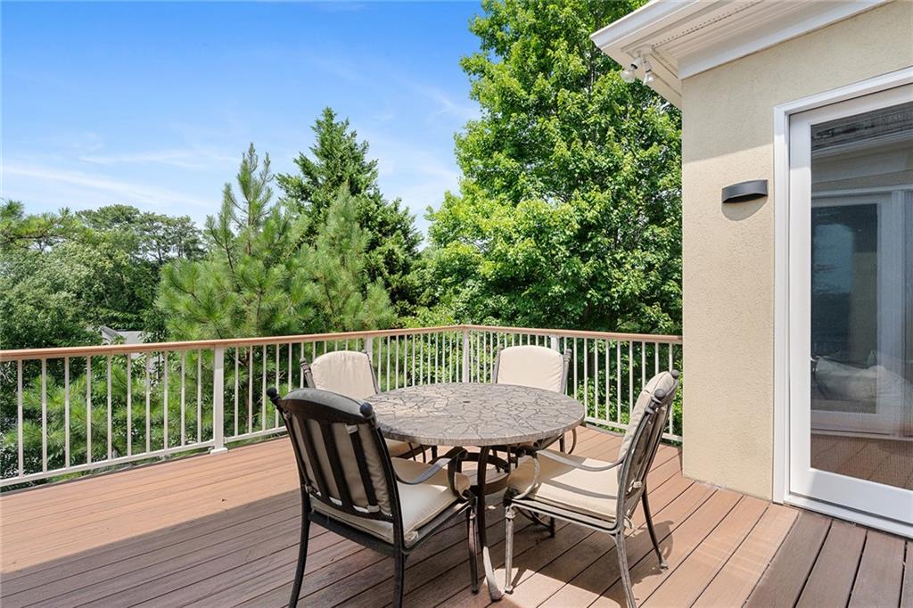 12 Rose Court NE