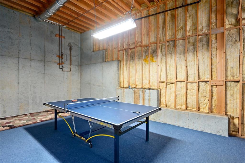 12 Rose Court NE
