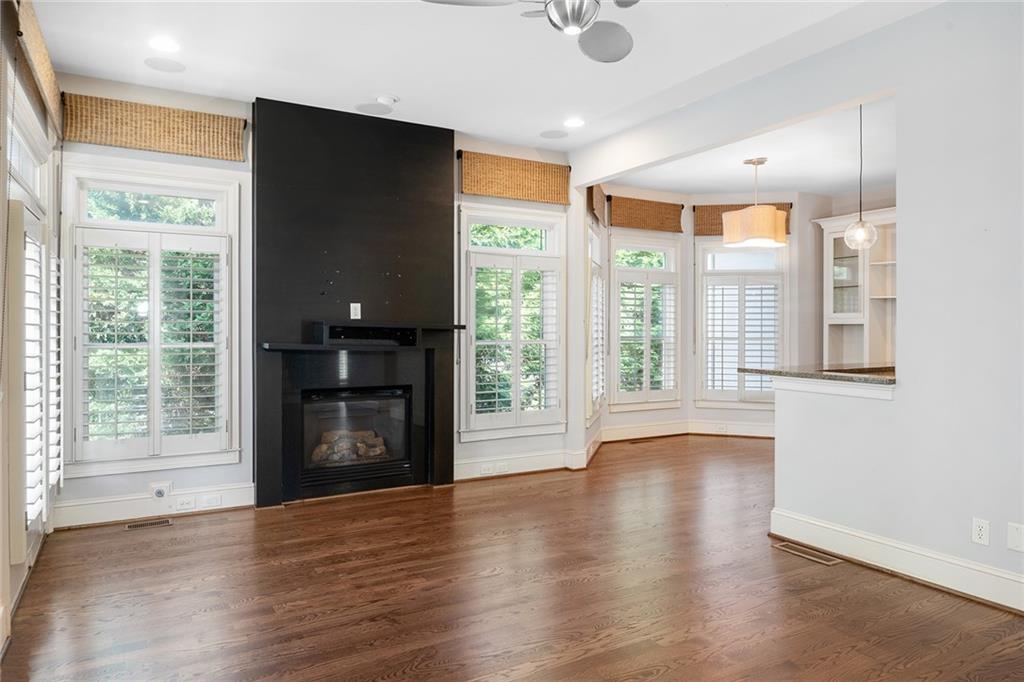 1942 Saxon Valley Circle NE