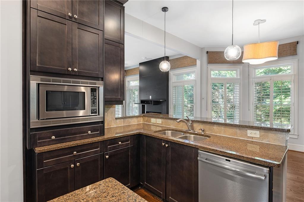 1942 Saxon Valley Circle NE