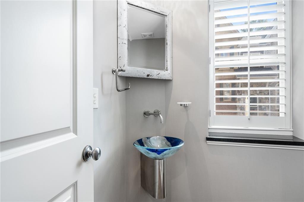 1942 Saxon Valley Circle NE