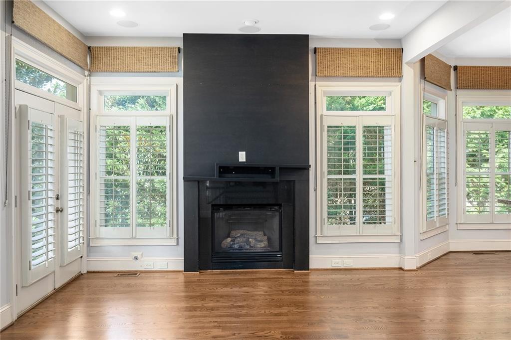 1942 Saxon Valley Circle NE